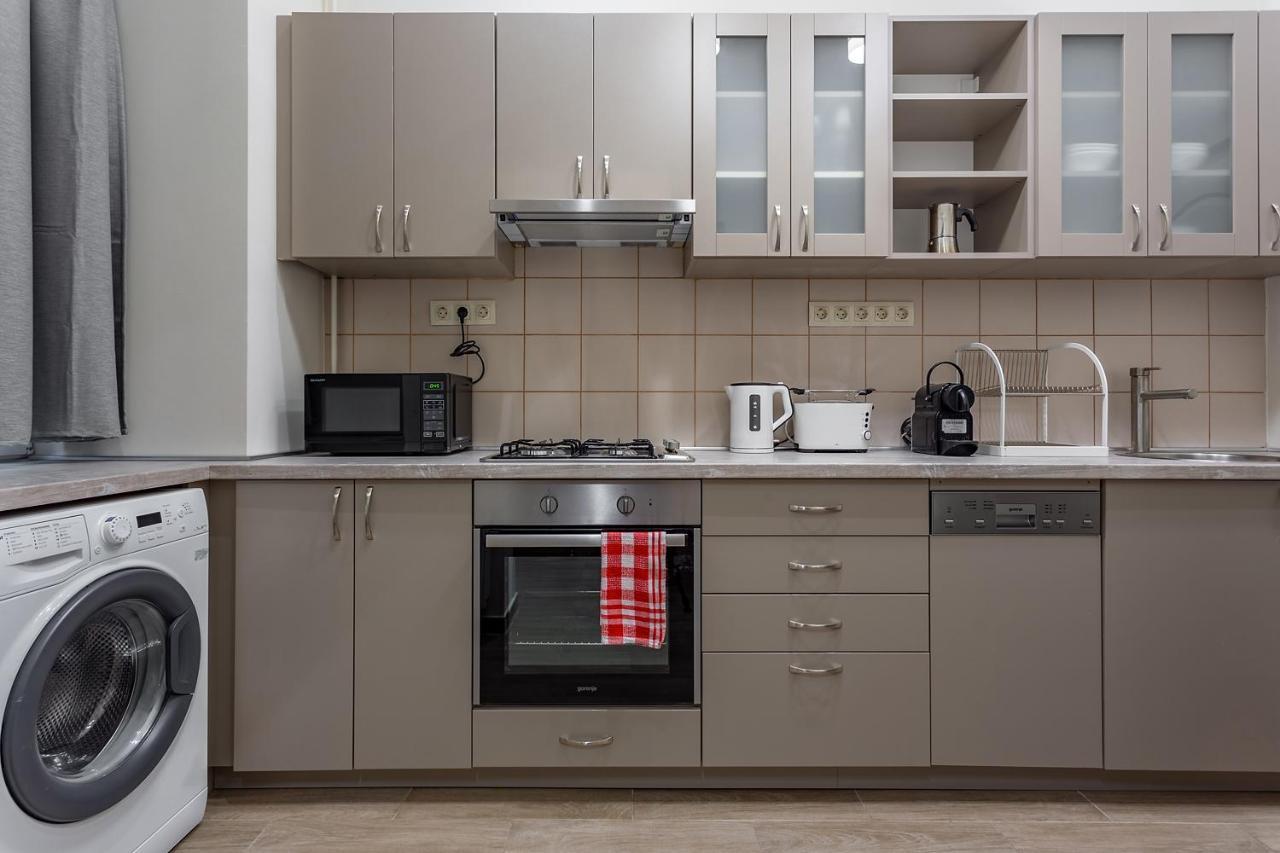 Goldcentral Apartment Akacfa Budapest Esterno foto