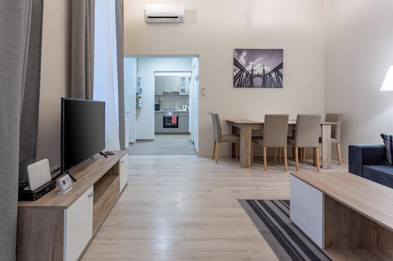 Goldcentral Apartment Akacfa Budapest Esterno foto