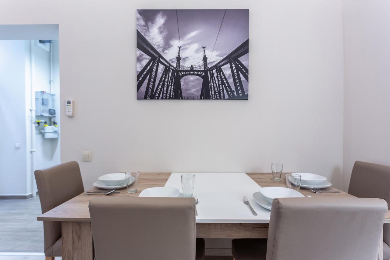 Goldcentral Apartment Akacfa Budapest Esterno foto