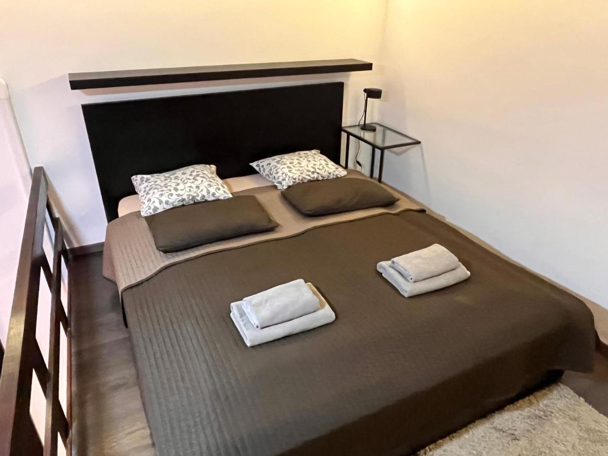 Goldcentral Apartment Akacfa Budapest Esterno foto