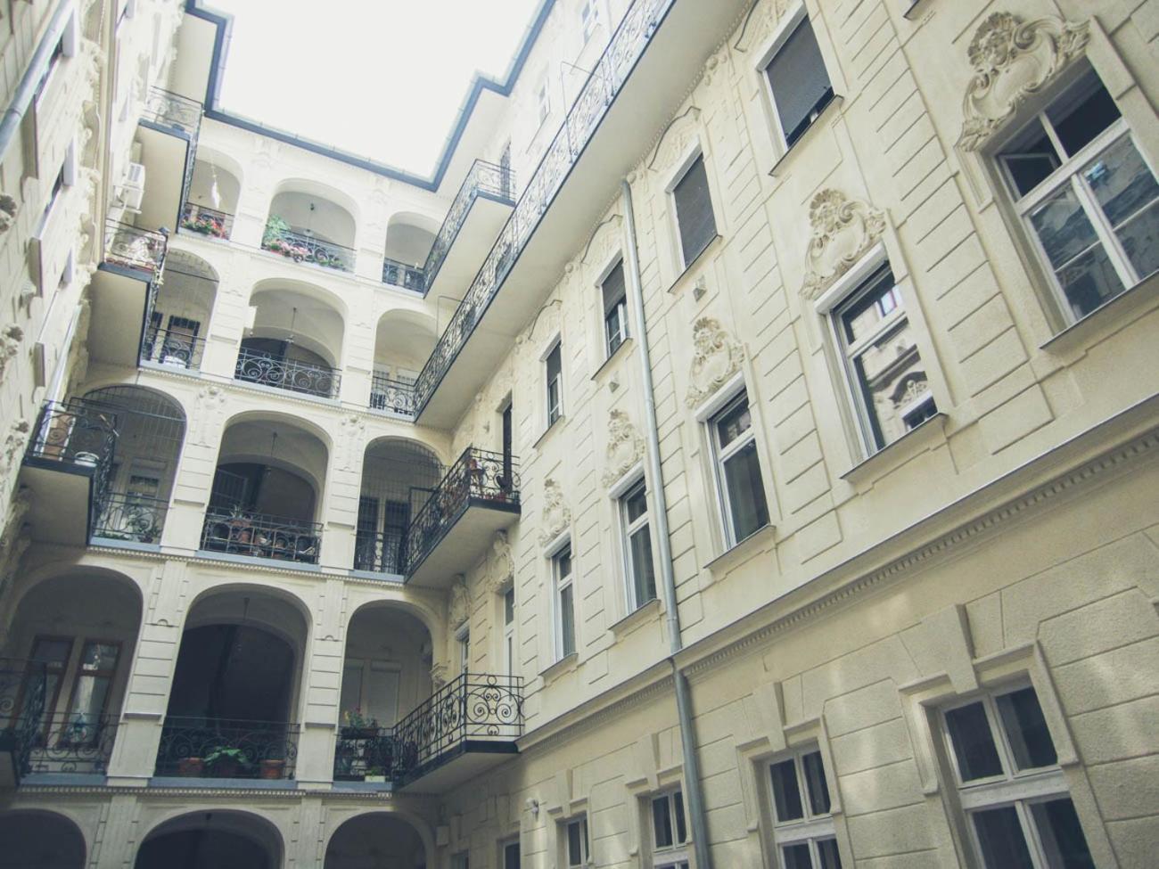 Goldcentral Apartment Akacfa Budapest Esterno foto